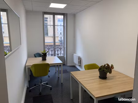 bureau 1 à 4 postes fermé (avec balcon donnant place de la bourse)