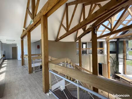bureau 610 m²
