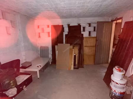 grande cave de 17 m2 facile d’accès à louer