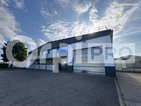 local d'activité 1 415 m²