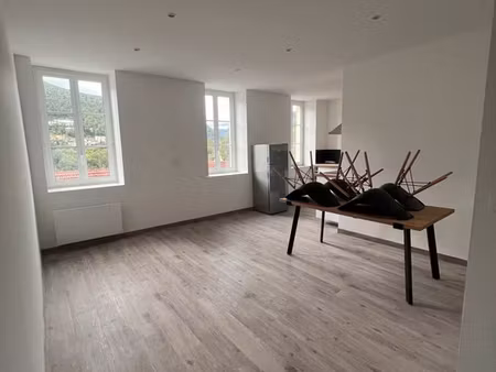 appartement t2 au calme située a confort 7 minutes du centre de bellegarde - 50min de gene