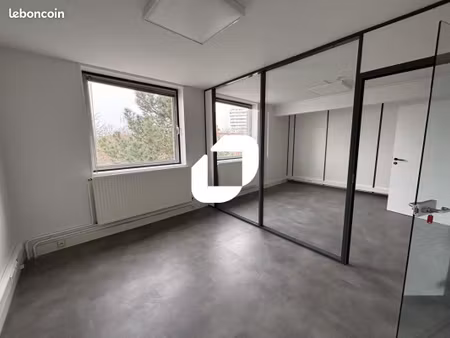 bureaux 74 m²
