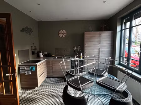 maison meublée avec une cour proche du centre de montreuil sur mer