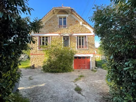 ? maison meulière de caractère à rénover sur beau terrain
