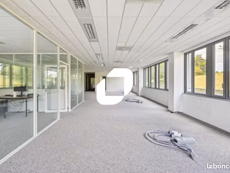 bureau 380 m²