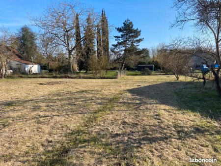terrain constructible 837m2