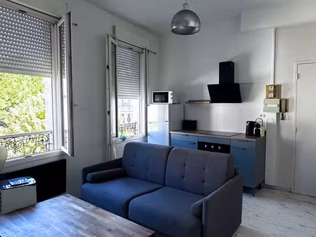 appartement meublé rénové – 27 m² – bail étudiant (9/10 mois) – centre historique d'avigno