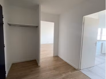 appartement 96 m² refait à neuf – 3 chambres – meublé – garage en sous-sol