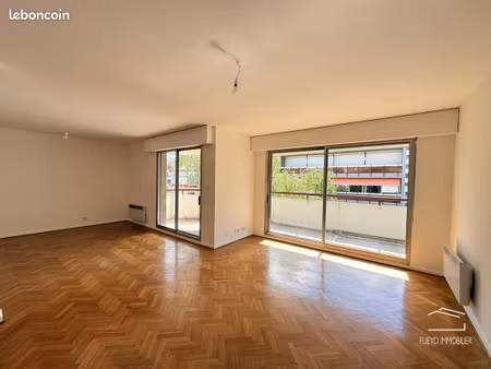 rue morel ladeuil  t5 de 109m2  3 chambres  balcon  garage  ave