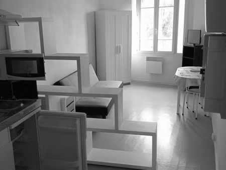 riom-studio-meublé-20m² 427+50 euros+2 double fenêtres double vitrages