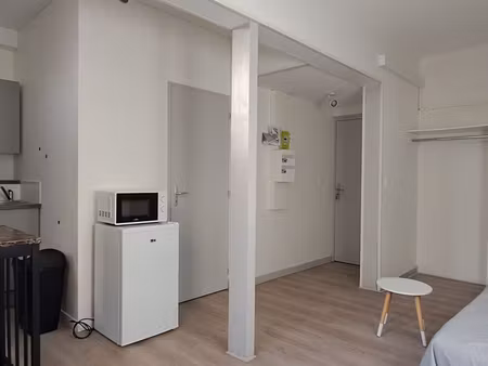 studio 20 m2 meublé plein centre ville dispo 20 juin