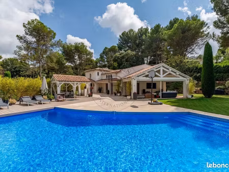 villa 10 pièces 360 m²