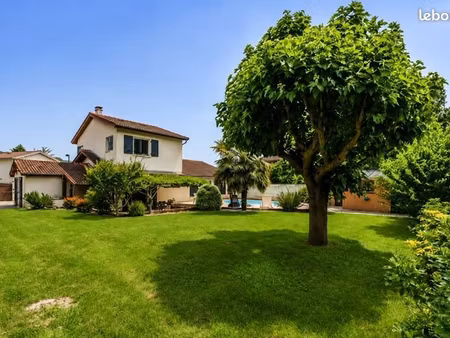 propriété 6 pièces 140 m²