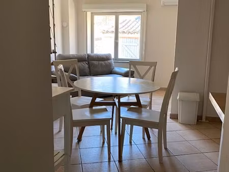 centre historique isle sur la sorgue   t3   49 m² 2ème étage   meublé