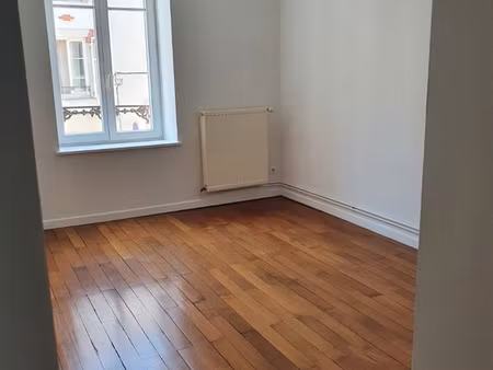 f1 quartier pépinière/ trois maisons
