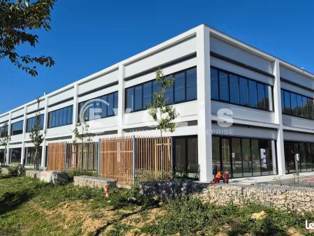 local commercial 104 m²