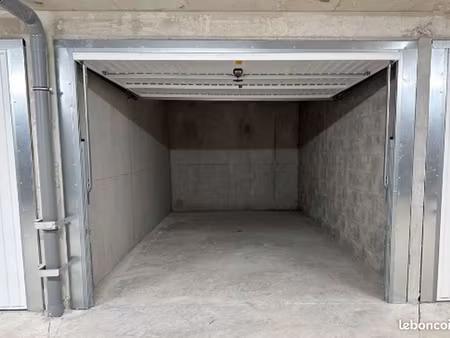 location garage st laurent du var
