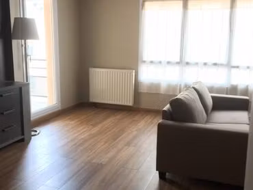 t2 meublé 47 m² – parking privé – balcon 5 m² – cellier – bonsecours