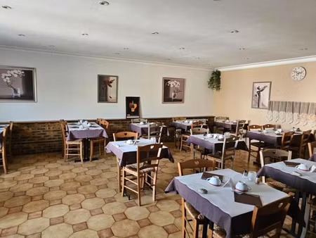 local restaurant  brasserie  crêperie 117 m²