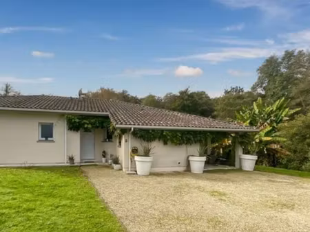 maison contemporaine au calme avec piscine et double terrasse