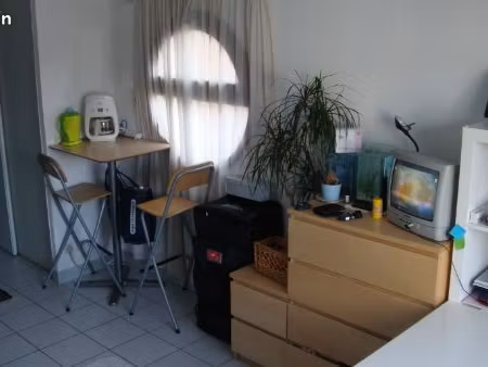 studio 20 m2 dans résidence universitaire