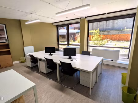 bureaux partagés à la location/durée flexible