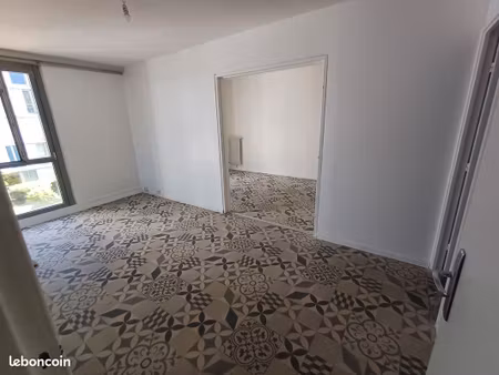 grand espace privatif 27 m² avec salle d'eau privative – quasi-appartement meublé – saint-