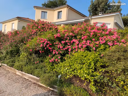 maison 7 pièces 5 chambres 218 m2 terrain 2000m2