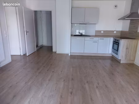 t2 de 45 m2 à marcq en baroeul balcon sud parking 772 cc