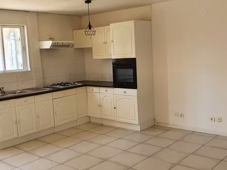 maison t3 de plain-pied 65 m² avec cour privative – scorbé-clairvaux