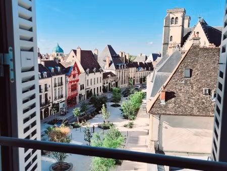 t2/t3 meublé de 64 m² – hypercentre de dijon – vue exceptionnelle sur la place bossuet