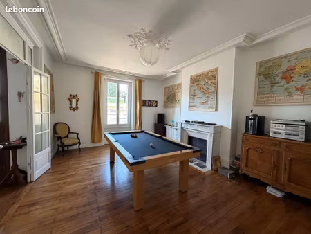 maison 9 pièces 234 m²