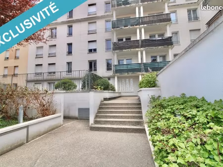 a louer f2 meublé 46 m² sur cergy le haut proximite gare rer a