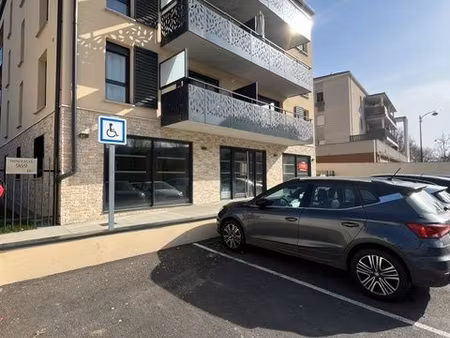 local 130 m² jassans-riottier