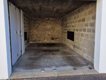 location garage  à la semaine  juillet et août