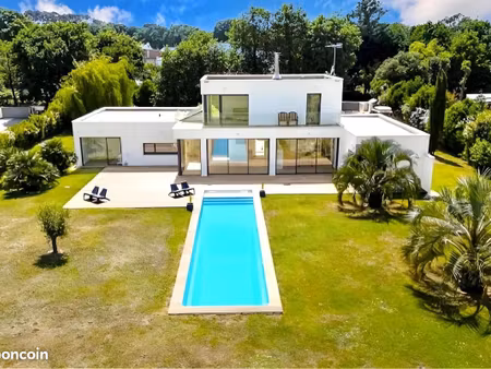 maison 8 pièces 240 m²