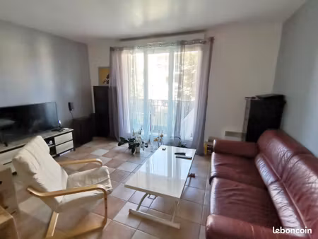 appartement 2 pièces avec balcon et parking ferme