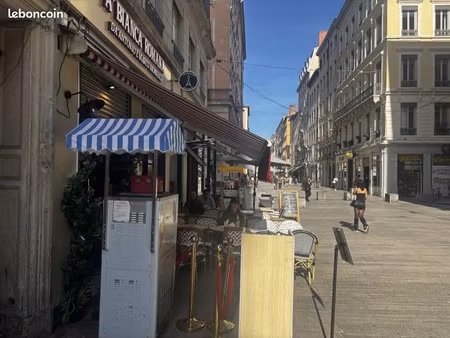commerce habillement/textile 60 m²