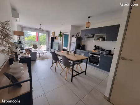 joli t2 bien situé avec garage  clim et accès pmr
