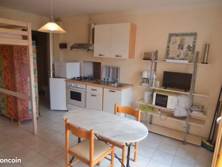 prochain fac quartier calme studio meublé terrasse wi-fi