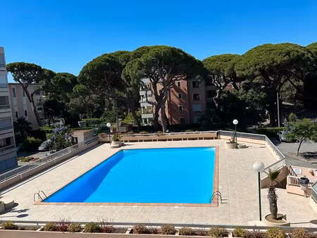 appartement 35 m2 2 pièce plus loggia vue sur la piscine
