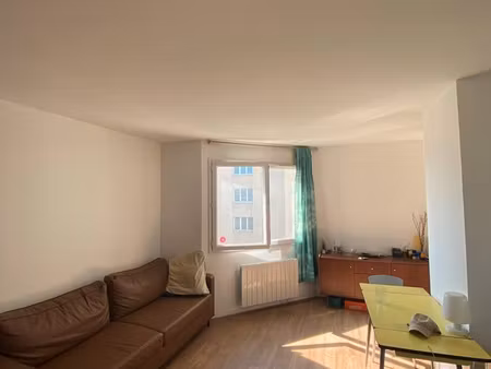t2 lumineux 40 m² – 7e étage avec ascenseur – proche métro