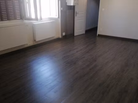loue appartement t2 45m2 2ème étage quartier bourroches