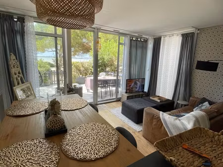 appartement f2 de charme  terrasse avec un accès direct plage disponible de septembre à ju