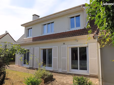 maison familiale 154 m² – hall cathédrale – 4 chambres – 3 salles de bains – résidence ave