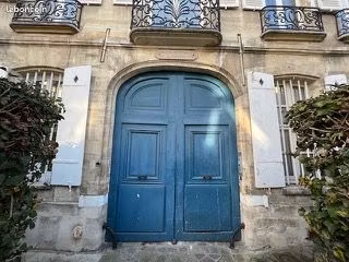 dans hôtel particulier  appartement de caractère 6 p  170m2