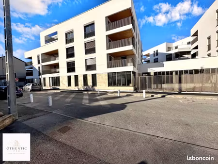 local 410 m² bourgoin-jallieu