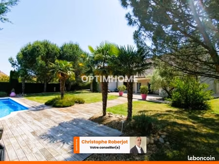 maison 12 pièces 261 m²