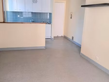location particulier vide f2 39 m ² 515 c/c cathedrale