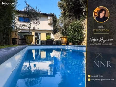 villa contemporaine  piscine  patio et dépendance en pierre viabilisé de 70 m²